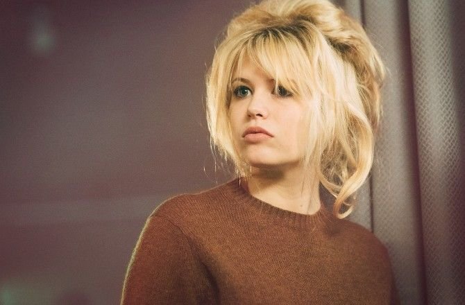 Julia de Nunez en Brigitte Bardot France 2 devoile une premiere photo saisissante du biopic