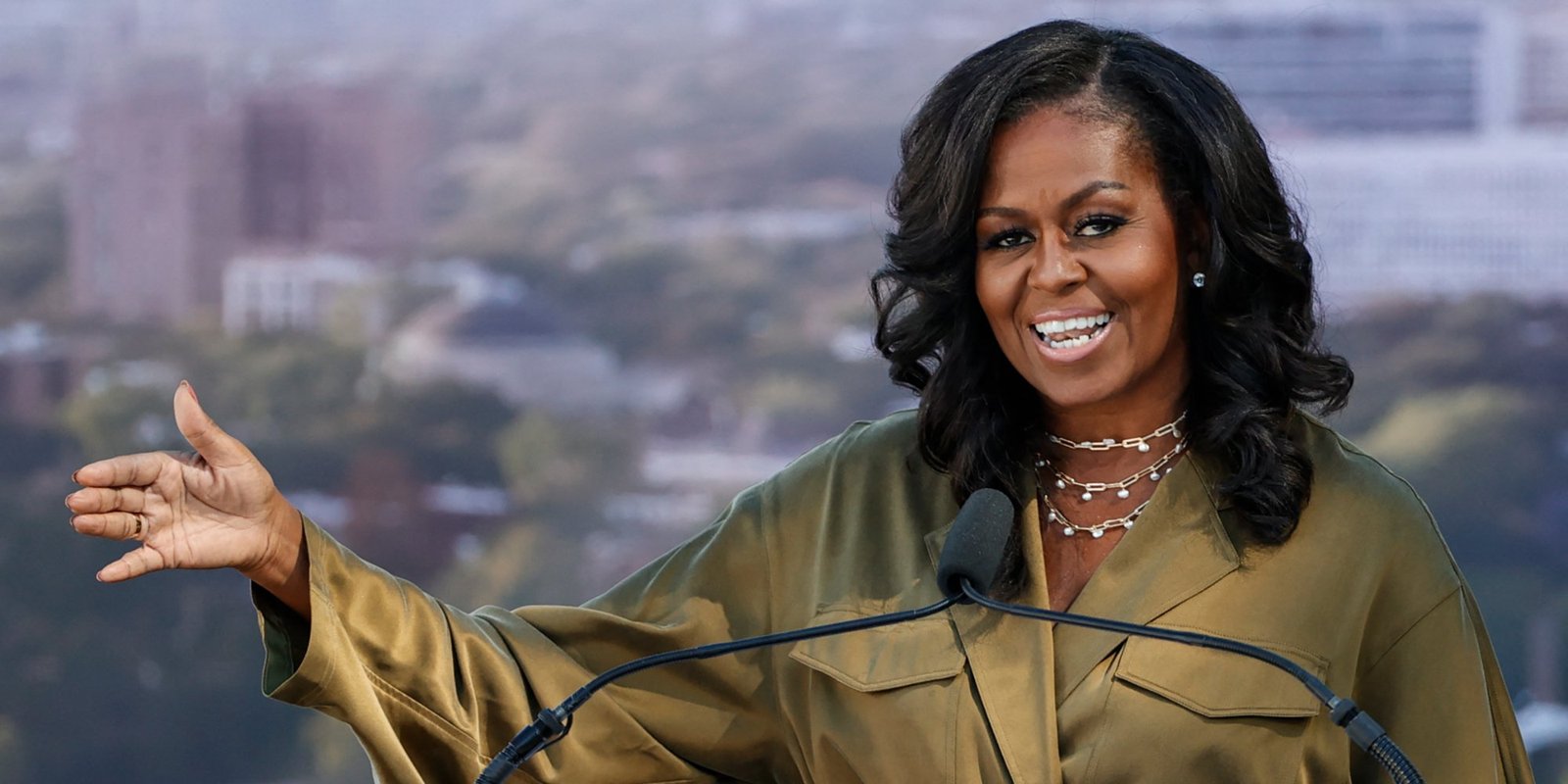 Michelle Obama accorde une interview a C a Vous et Brut a l occasion de la sortie de son livre