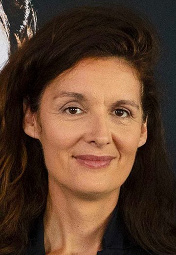 Cecile d.jpg 360x800 q85 subsampling