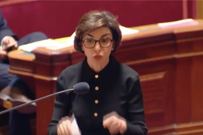 231526166df43a160553f8c9ad4cba4f149bc5e8139b6574bcb8f3e377b04b17