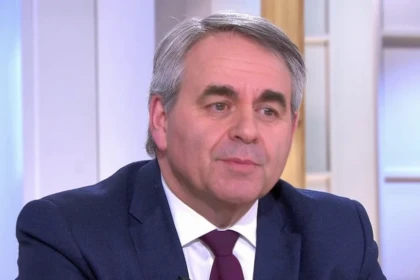 xavier-bertrand-se-raconte-dans-une-future-bio