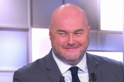 depart-de-philippe-corbe-reunion-au-sommet-a-radio-france-ce-jeudi