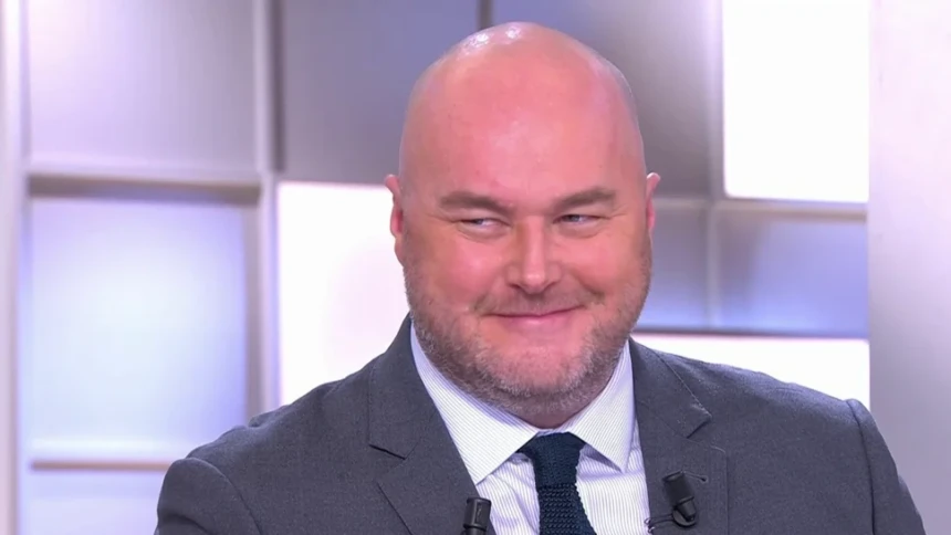 depart-de-philippe-corbe-reunion-au-sommet-a-radio-france-ce-jeudi