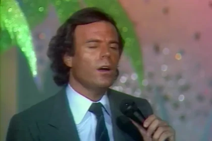 la-vie-de-julio-iglesias-a-l-ecran-sur-netflix