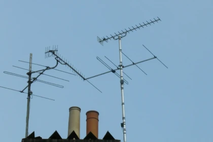 Tv antenna aerials on roof
