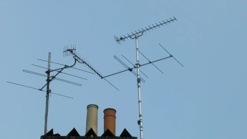 Tv antenna aerials on roof
