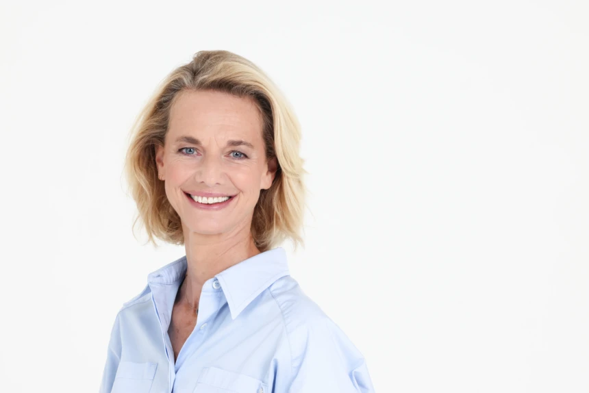 Perrine capa pictures pour public senat