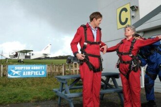 France 2 rend hommage a nathalie baye et prend le leadership