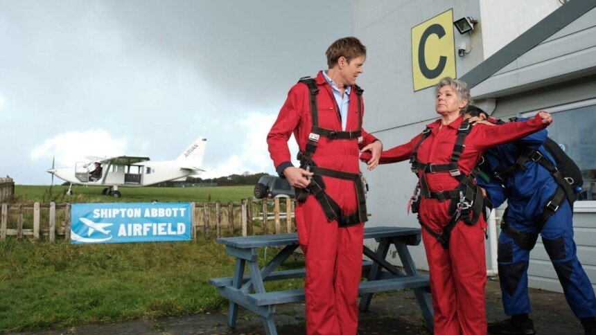 France 2 rend hommage a nathalie baye et prend le leadership