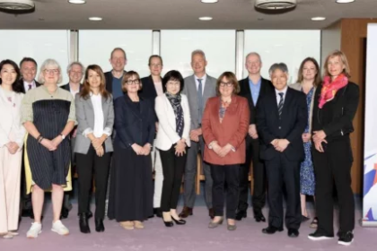 Les medias publics mondiaux resserrent les rangs a tokyo