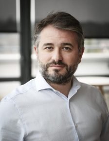 Emmanuel duteil adoube par la redaction de challenges lvmh
