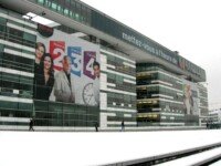 Le groupe tf1 repart a la hausse canal cede encore du terrain