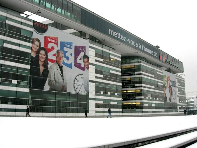 Le groupe tf1 repart a la hausse canal cede encore du terrain