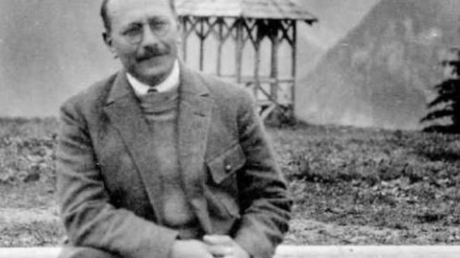 France tv zoome sur marc bloch pour son entree au pantheon