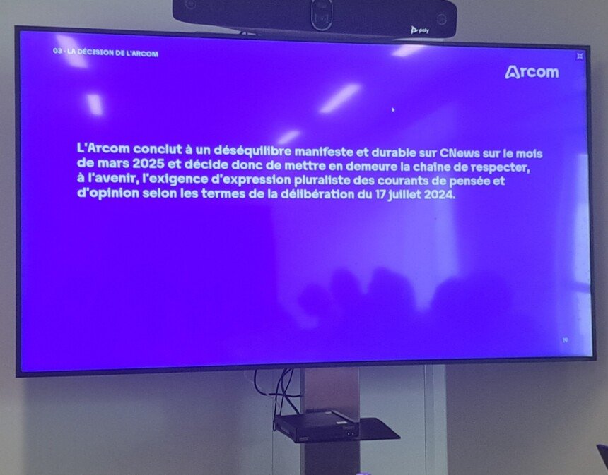 Larcom met en demeure cnews