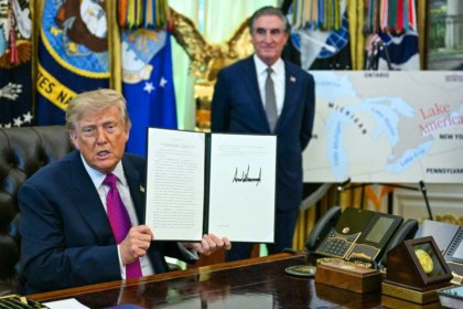 Donald Trump a signé jeudi 27 août un décret qui, selon lui, change le nom du «lac Ontario» en «lac d'Amérique».