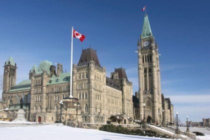Le Québec a adopté en 2025 une loi affirmant sa souveraineté culturelle, conçue pour imposer une part de contenu en fran