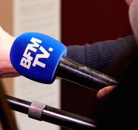 L’équipe de la chaîne a été prise à partie physiquement, selon la SDJ de BFMTV.