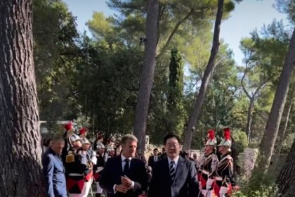 Lee Jae-myung et Emmanuel Macron au Sommet Lumière ce 7 septembre.