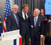 Robert de Niro et Martin Scorsese étaient tout sourire aux côtés du chef de l’Etat, qui leur a remis la Légion d’honneur
