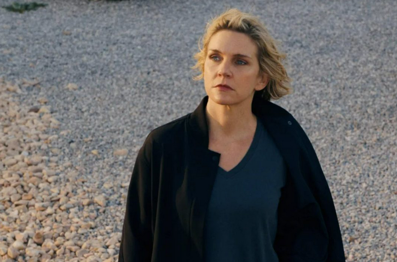 Rhea Seehorn, qui interprète l’héroïne de «Pluribus», a remporté son premier Emmy comme actrice principale. Son discours