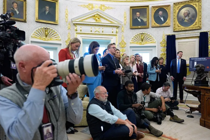 Depuis le retour de Donald Trump à la Maison-Blanche, beaucoup de nouveaux médias accrédités sont plutôt favorable à sa