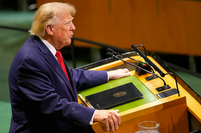 A la tribune, le président a vanté la supériorité américaine, répétant que, tandis que d’autres parlent, lui «agit».