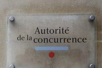 Il est reproché à un groupe, dont l’identité n’est pas révélée, l’imposition de conditions de transaction inéquitables.