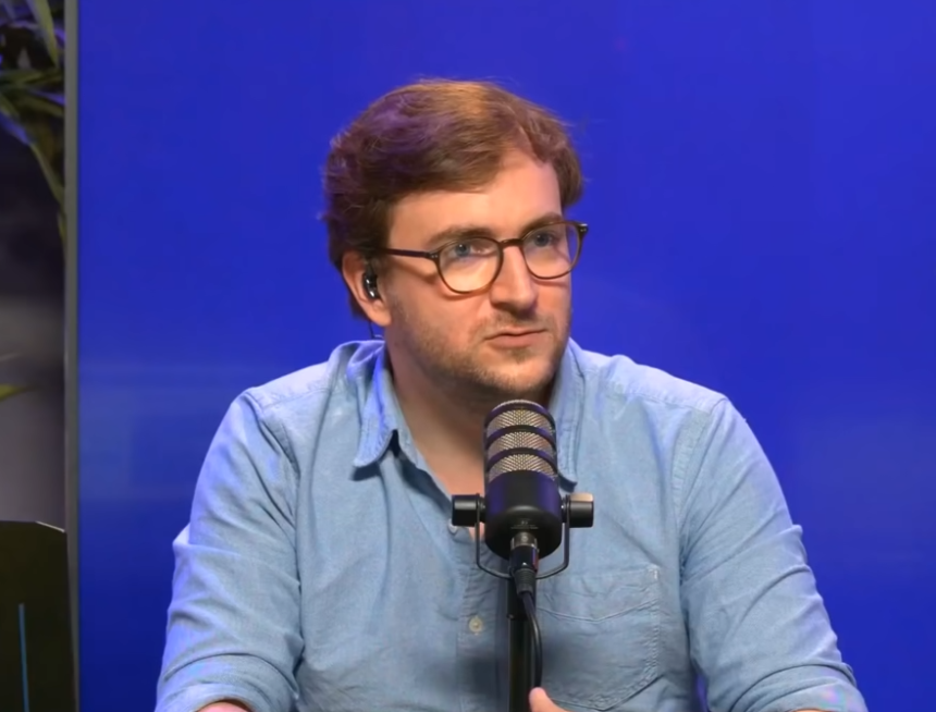 Jean Massiet, streamer politique le plus suivi de France avec «Backseat» sur Twitch.
