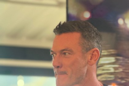Luke Evans est venu présenter le thriller en cinq épisodes «The Party».