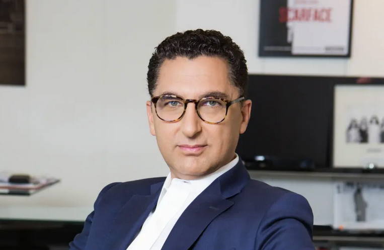 Le groupe dirigé par Maxime Saada estime que l’impact de cette loi sur son chiffre d’affaires serait de 200 millions d’e