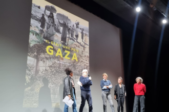 La réalisatrice Tamara Erde est venue présenter son film sur scène, entourée de Fabrice Puchault (Arte) et des productri