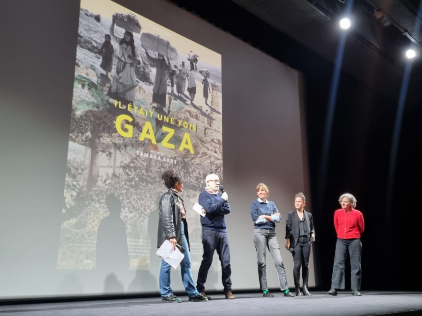 La réalisatrice Tamara Erde est venue présenter son film sur scène, entourée de Fabrice Puchault (Arte) et des productri
