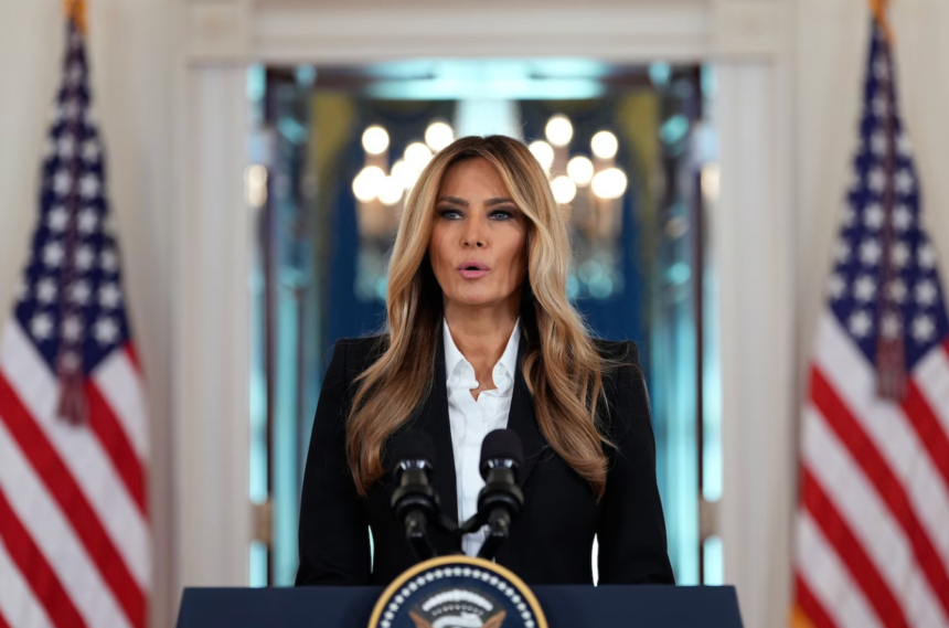 Après avoir contribué à réunir 34 enfants ukrainiens avec leurs familles, Melania Trump poursuit son engagement humanita