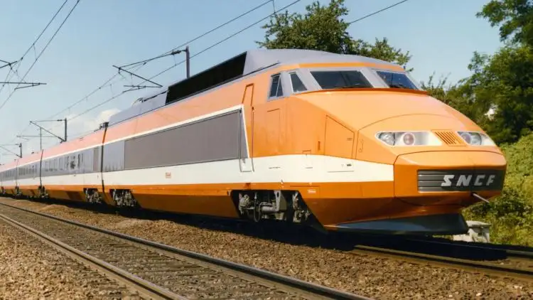 Le premier volet de la collection revient sur l’aventure du TGV et ses rames oranges à la silhouette immédiatement recon
